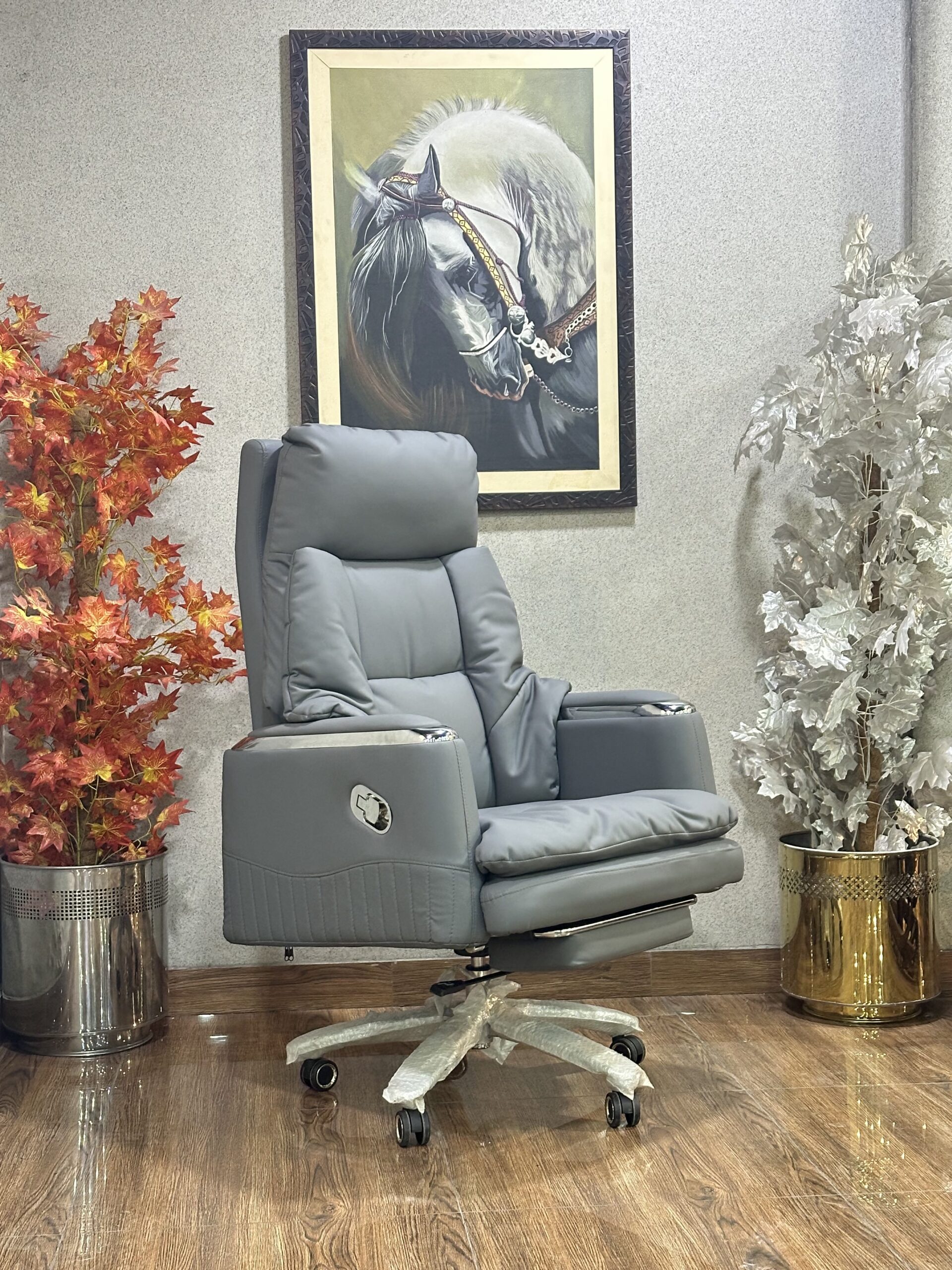 The Chairman's Edge Grey CEO Chair AC-10