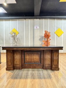 Executive Table ET-02