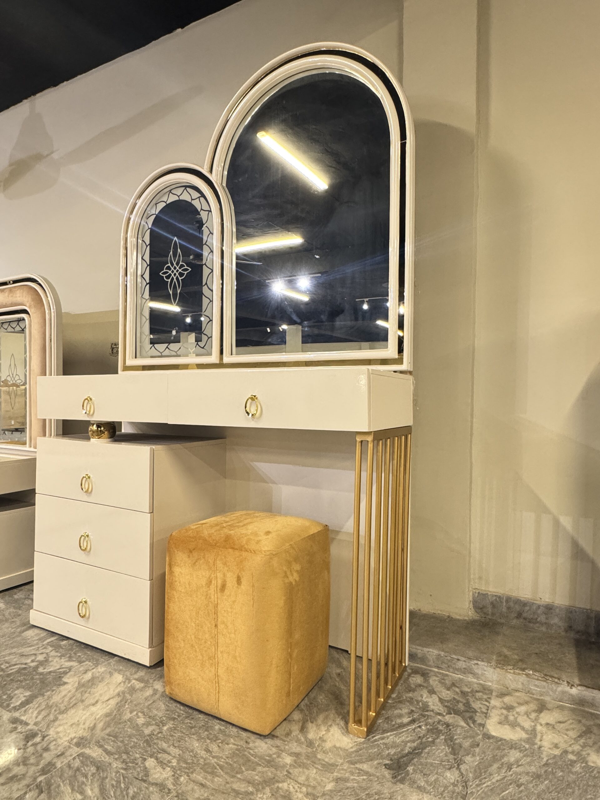 The Royal Marquise Glaze Suite BS-09 - Image 4