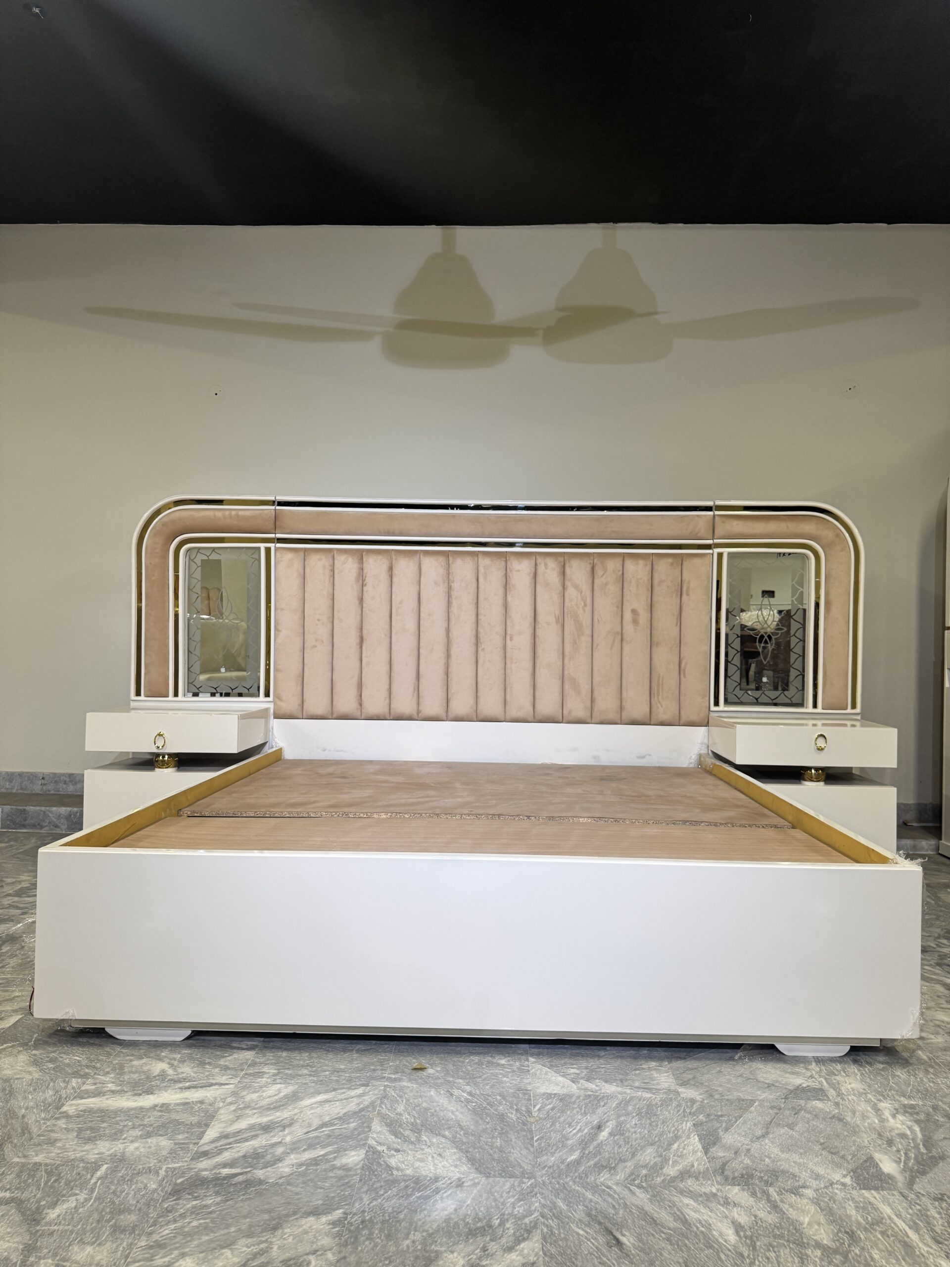 The Royal Marquise Glaze Suite BS-09 - Image 3