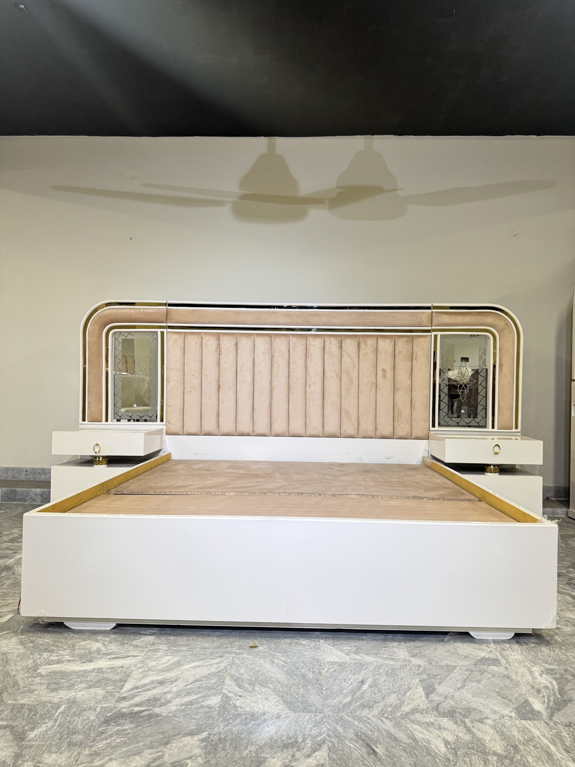 The Royal Marquise Glaze Suite BS-09 - Image 2