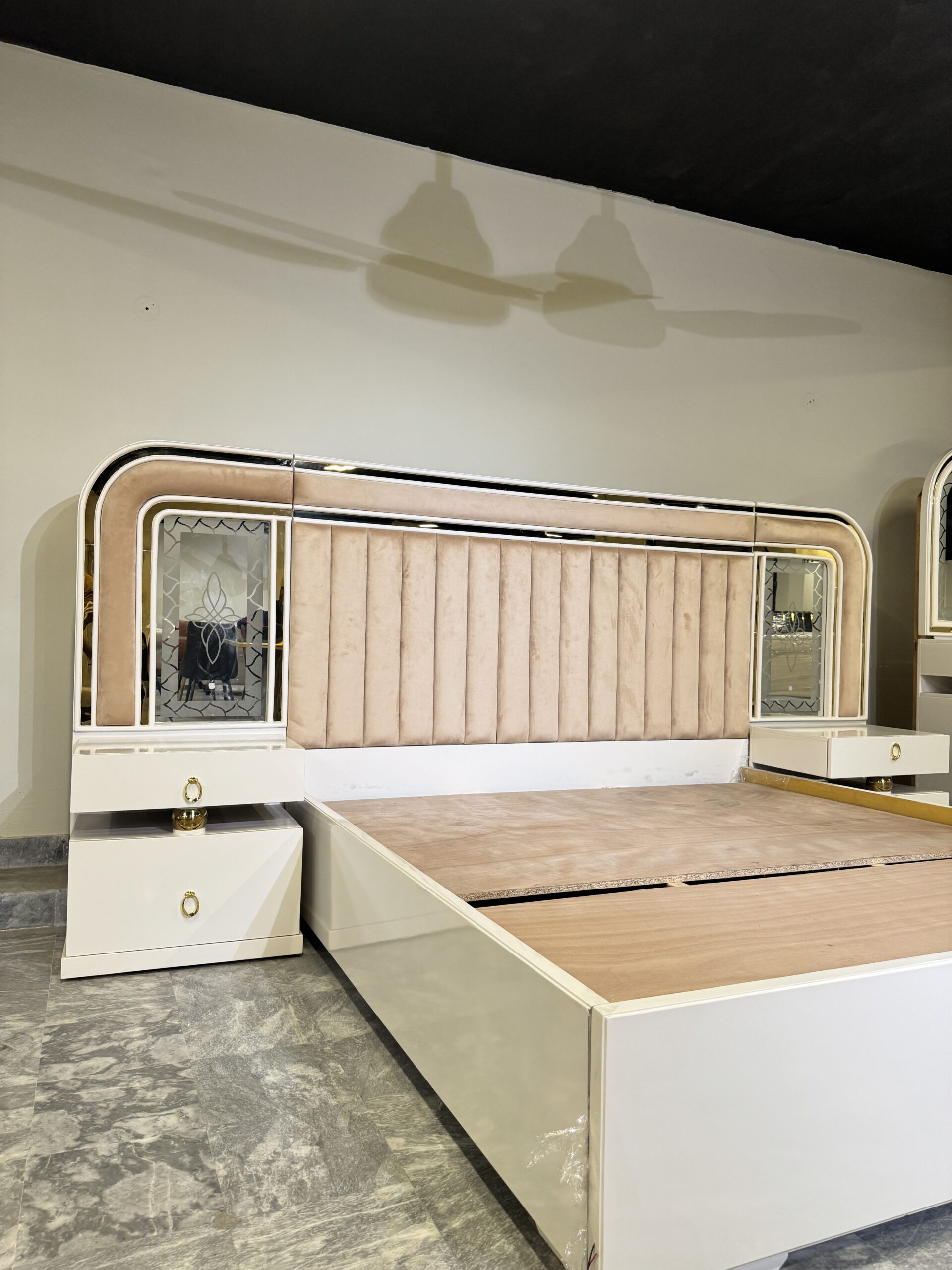 The Royal Marquise Glaze Suite BS-09